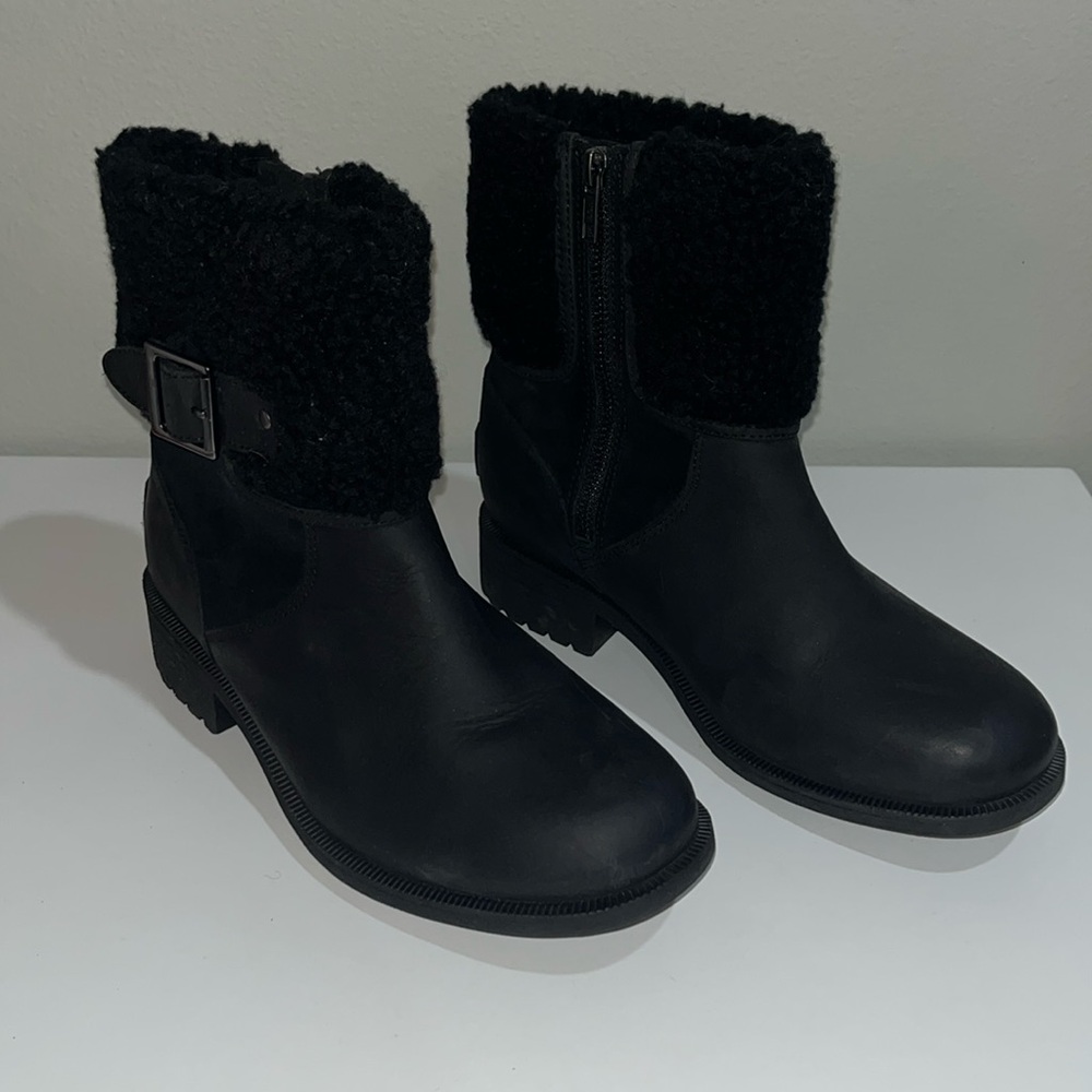 UGG Elings Black Waterproof Leather and Suede Boots Size 8 Wool Blend Lining